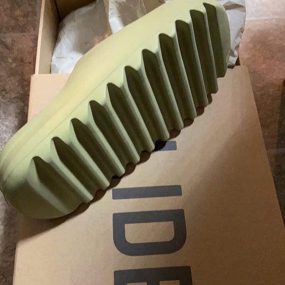 YEEZY SLIDES main image 3